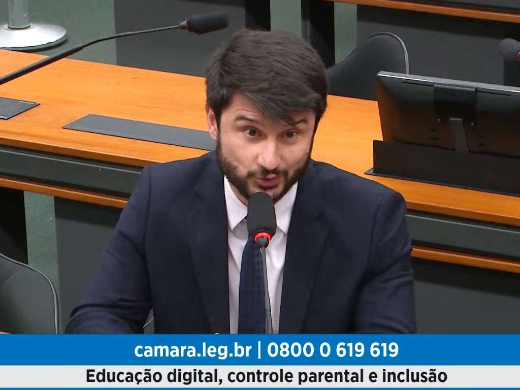 Family Talks participa de audiência pública sobre proteção de crianças e adolescentes na internet