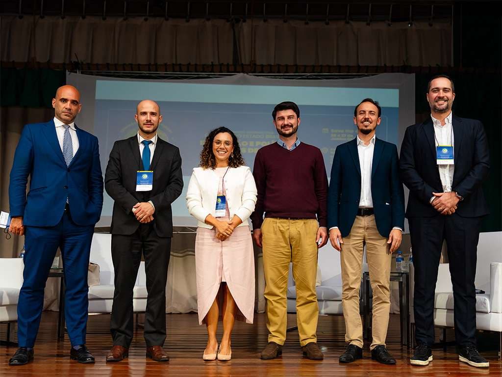 Family Talks no palco do III SOFEB com o painel de participantes.
