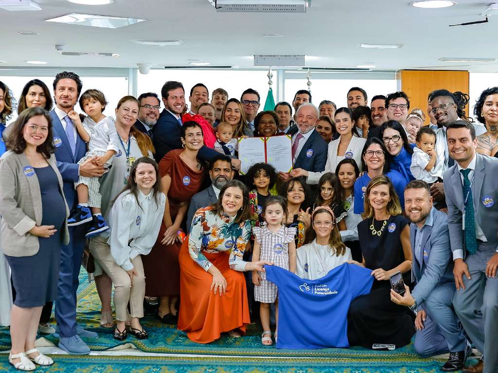 Presidente sanciona Licença Paternidade de 20 dias; conheça bastidores dos anos de trabalho de Family Talks